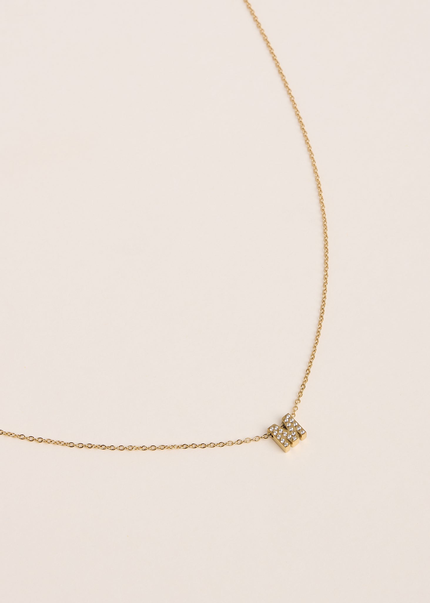 Collier lettre M