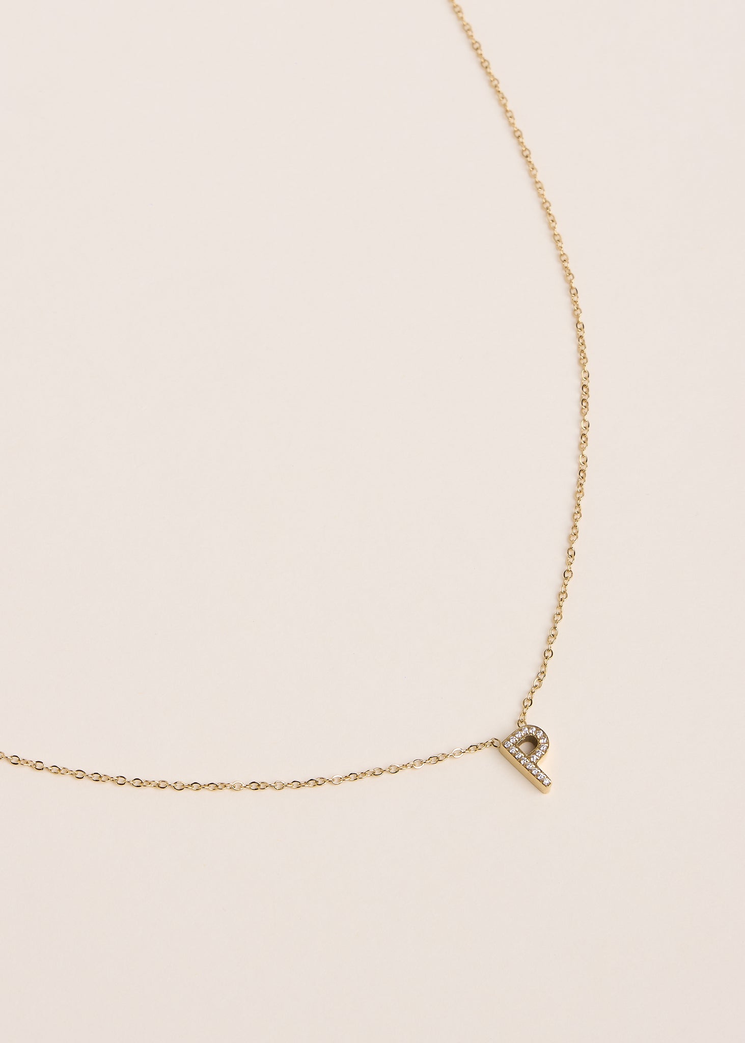 Collier lettre P