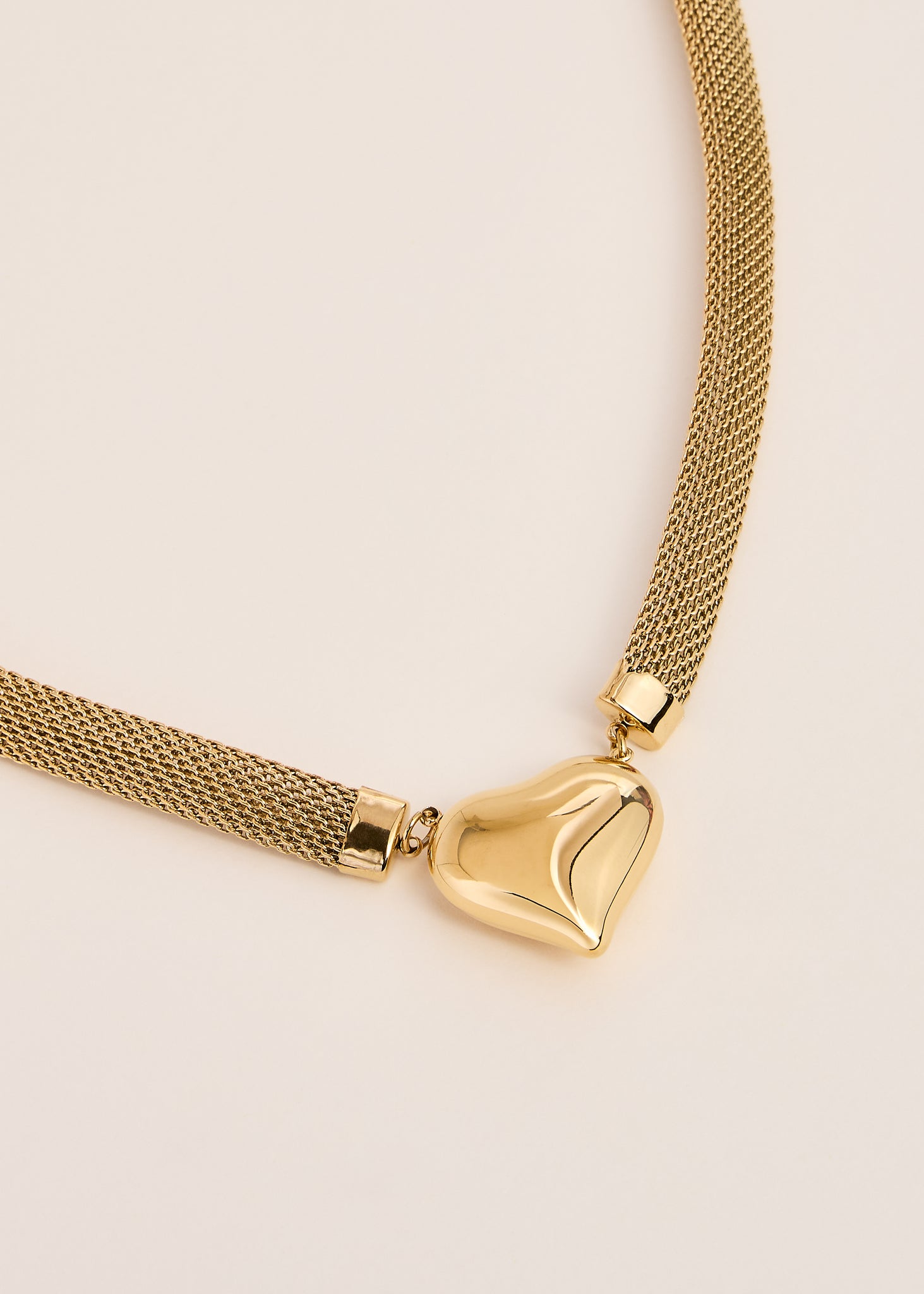 COLLIER LOVE EN ACIER INOXYDABLE MAILLE TRESSÉE PENDENTIF GROS COEUR AU CENTRE DU COLLIER 