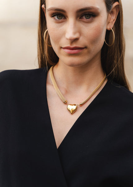 COLLIER LOVE EN ACIER INOXYDABLE MAILLE TRESSÉE PENDENTIF GROS COEUR AU CENTRE DU COLLIER 